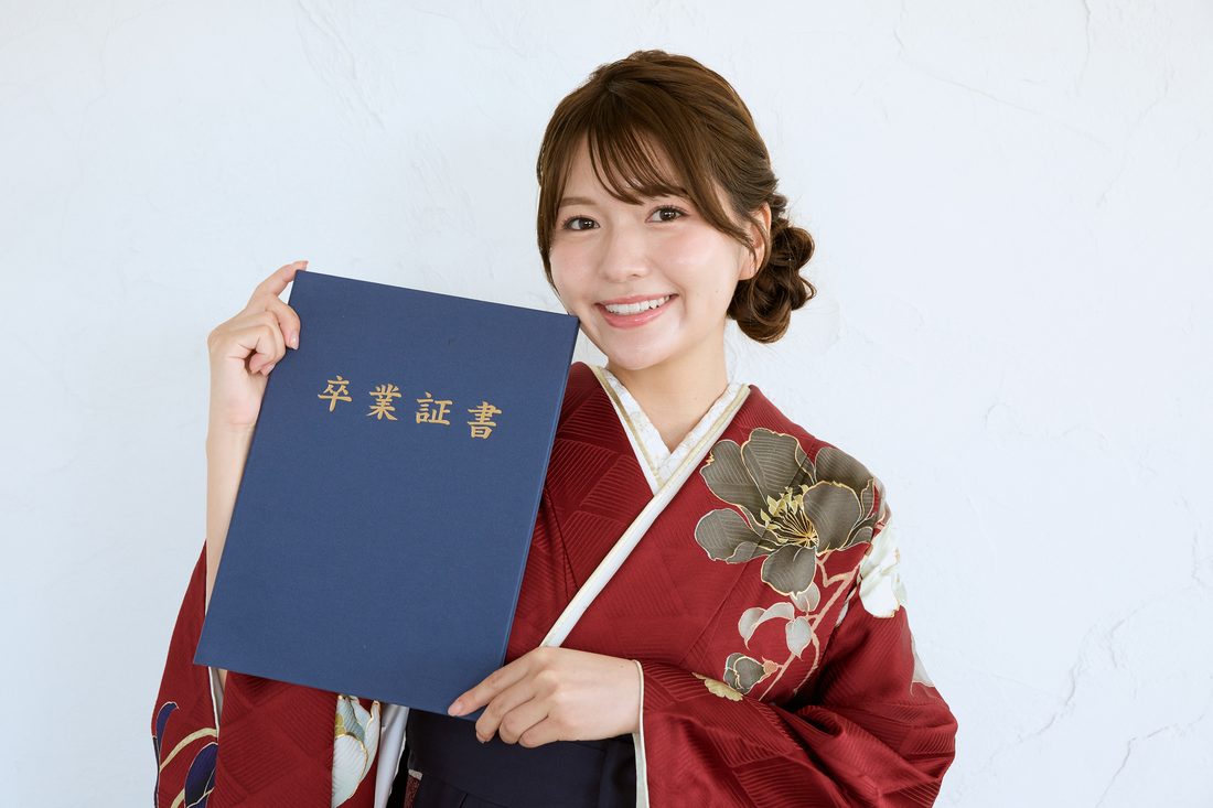 卒業袴 ポージング参考 卒業証書（冊子）