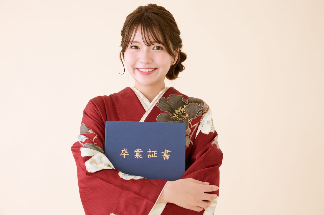 卒業袴 ポージング参考 卒業証書（冊子）
