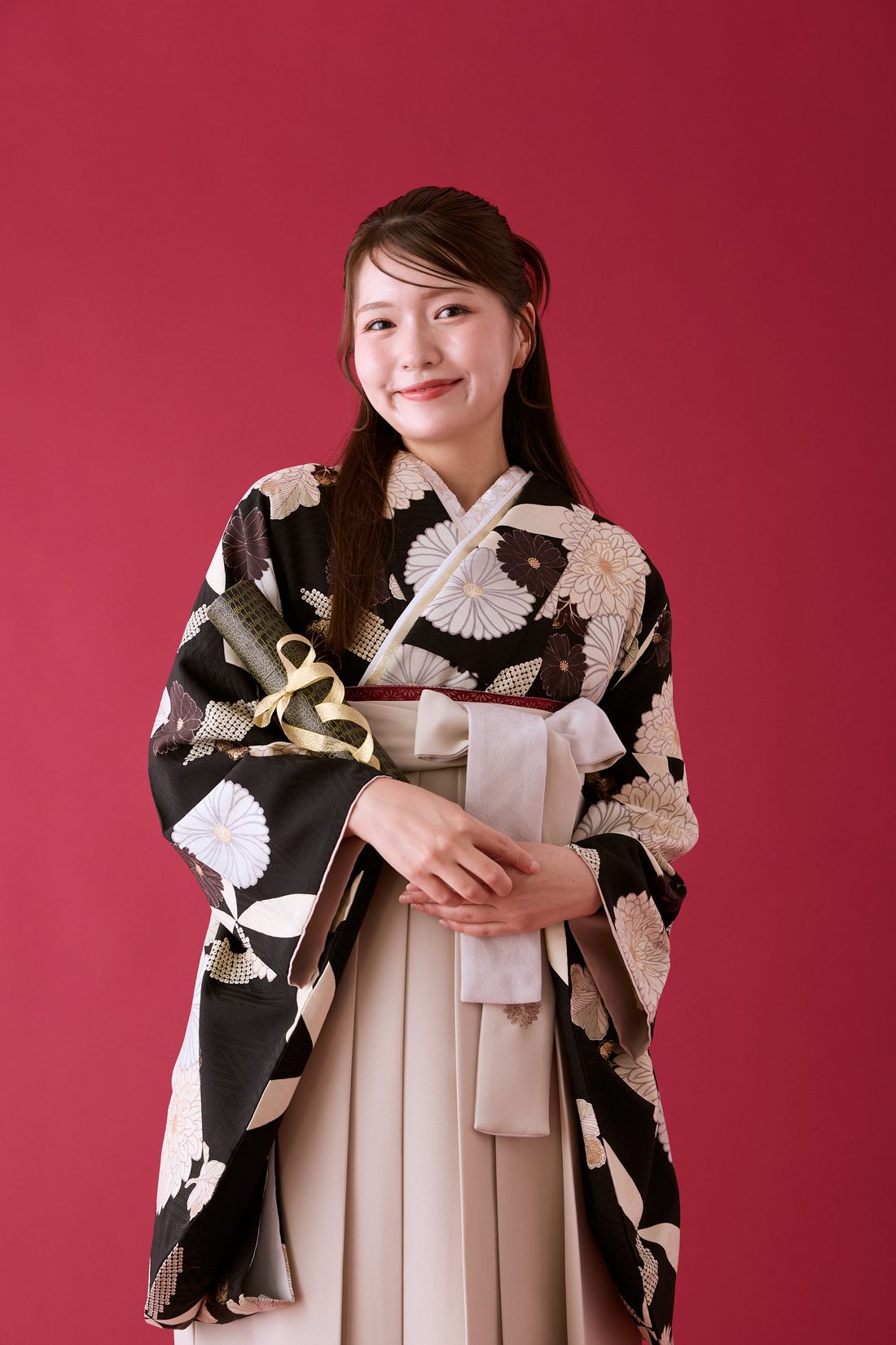 卒業袴 ポージング参考 卒業証書（巻物）