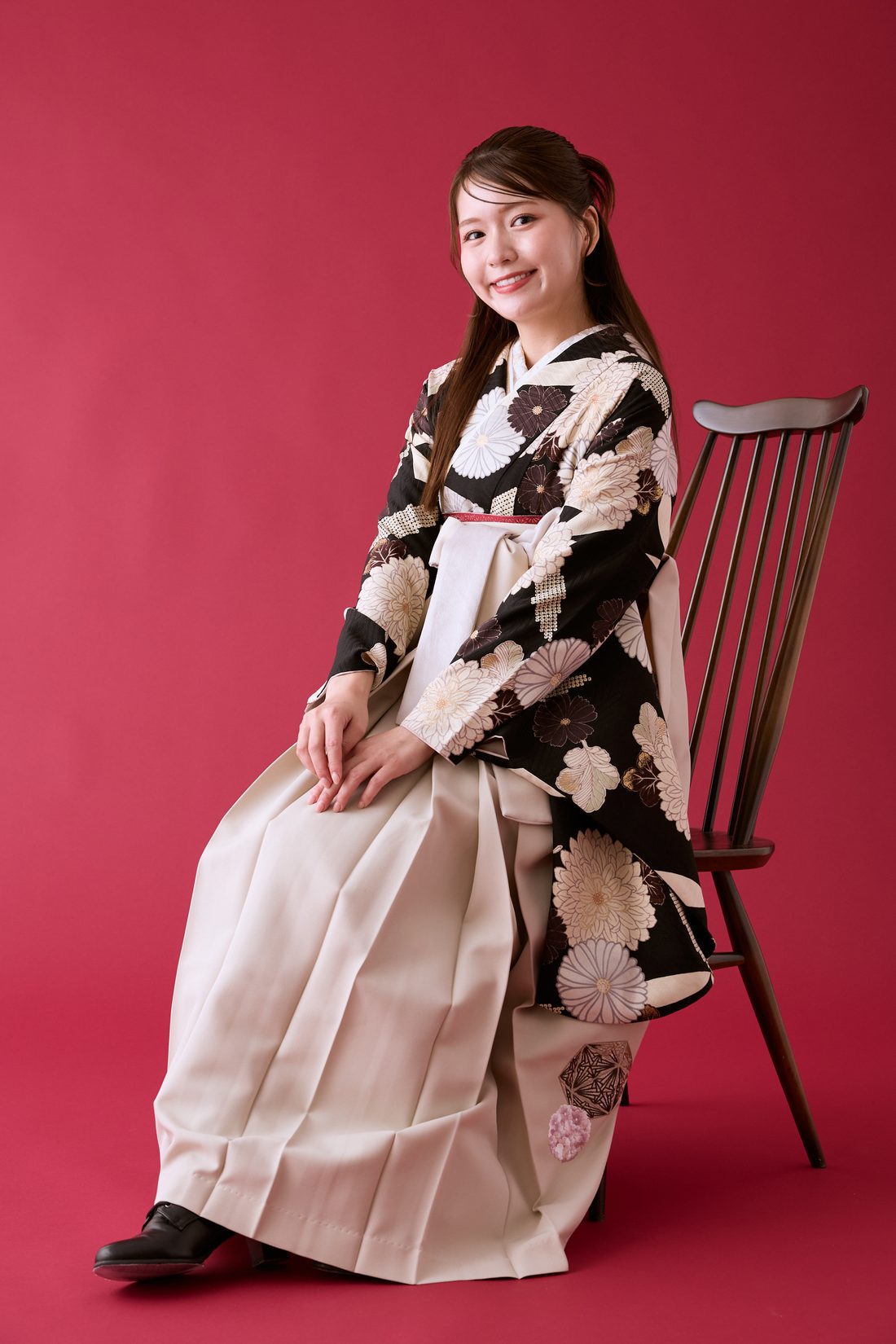 卒業袴 ポージング参考 座る（椅子）