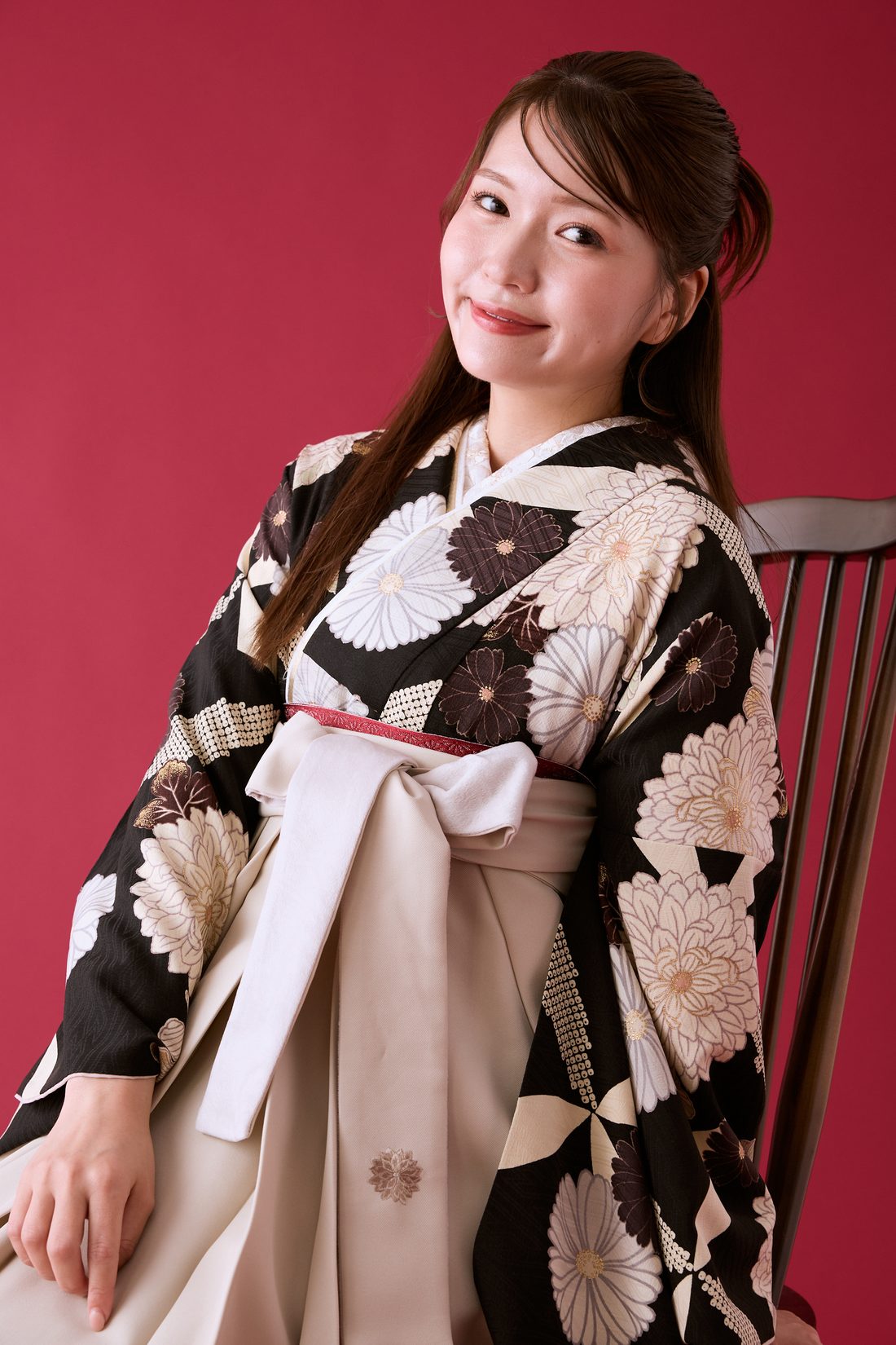 卒業袴 ポージング参考 座る（椅子）